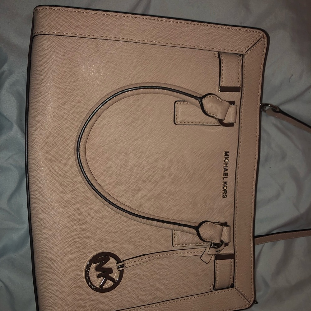 Michael Kors Purse with a strap
